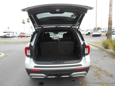 New 2026 Ford Explorer Platinum image 34