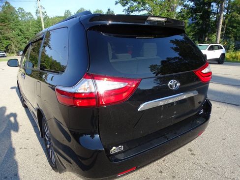 Used 2018 Toyota Sienna LE AWD image 7