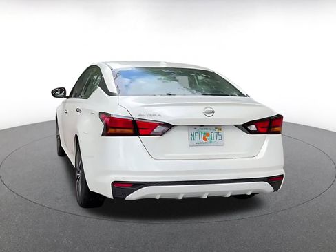 Used 2025 Nissan Altima 2.5 SV image 11