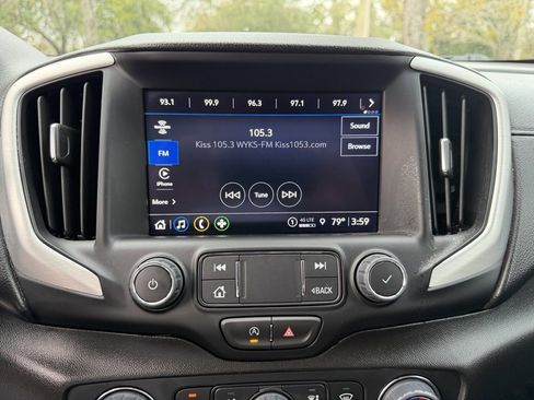 Used 2024 GMC Terrain SLT image 26