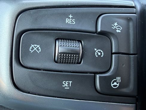 Used 2023 Chevrolet Silverado 1500 LT AWD/4WD image 20