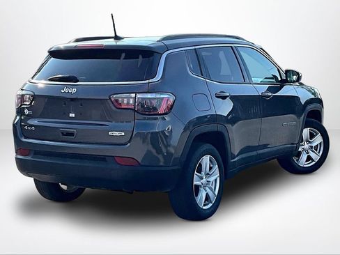 Used 2022 Jeep Compass Latitude w/ Sun and Sound Group AWD/4WD image 3