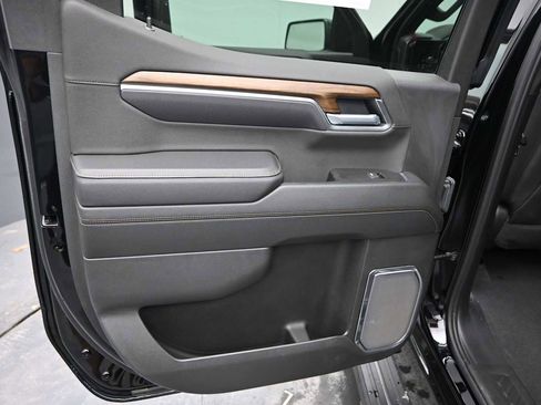 Used 2025 Chevrolet Silverado 1500 High Country w/ Midnight Edition AWD/4WD image 18