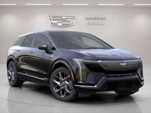 New 2027 Cadillac Optiq Luxury w/ LPO, Floor Liner Package AWD/4WD image 3