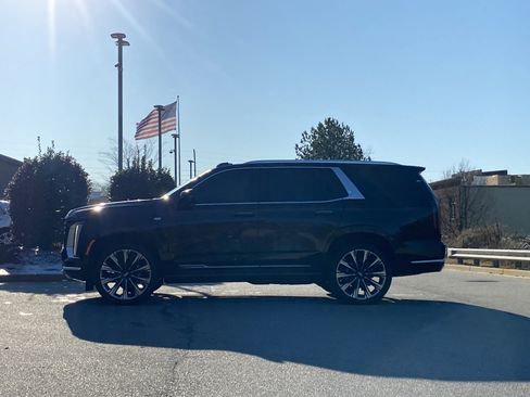 Used 2026 Cadillac Escalade Platinum Luxury image 7