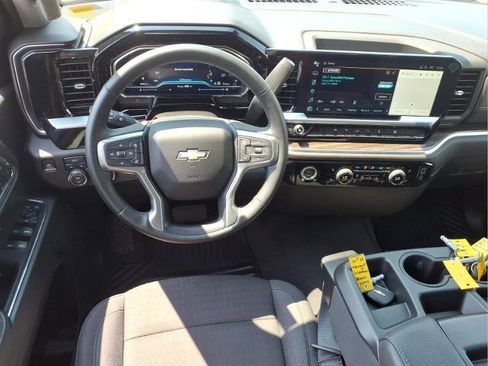 Used 2024 Chevrolet Silverado 1500 LT AWD/4WD image 10