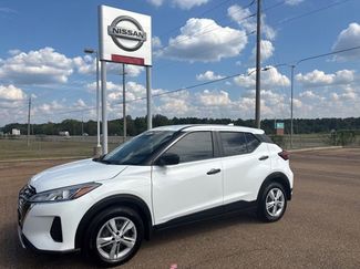 Used 2024 Nissan Kicks S image 1