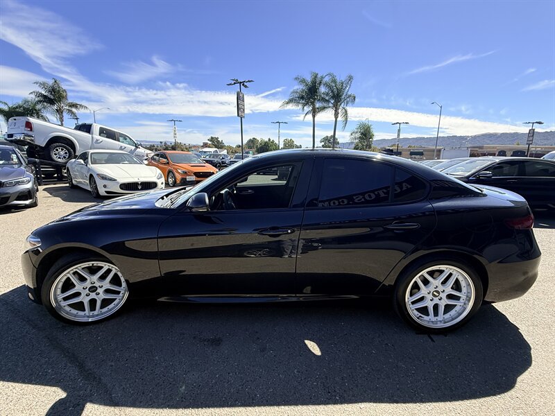 Used 2018 Alfa Romeo Giulia AWD image 4
