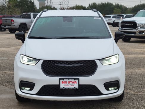 New 2026 Chrysler Pacifica Select image 8