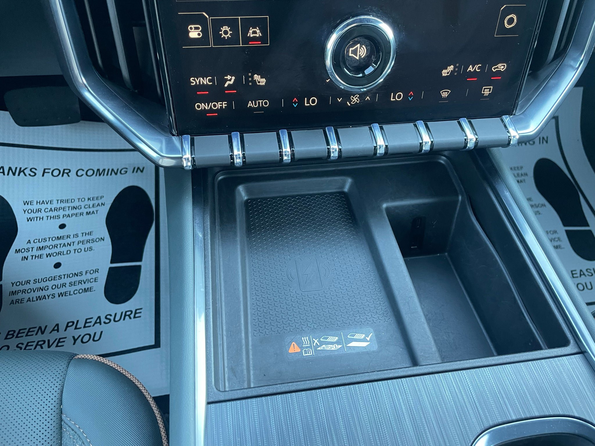 Used 2025 GMC Acadia AT4 w/ LPO, Floor Liner Package AWD/4WD image 18