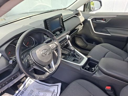 Used 2020 Toyota RAV4 XLE w/ Convenience Package AWD/4WD image 4