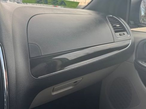 Used 2019 Dodge Grand Caravan SXT image 28
