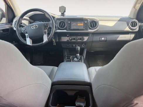 Used 2018 Toyota Tacoma SR5 RWD image 10