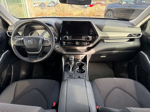 Used 2024 Toyota Highlander LE image 15