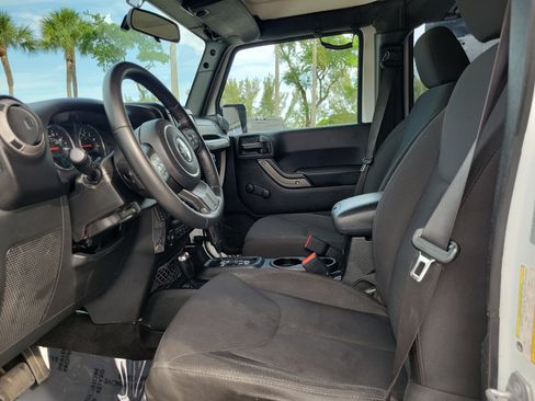 Used 2016 Jeep Wrangler Unlimited Sport w/ Connectivity Group AWD/4WD image 11
