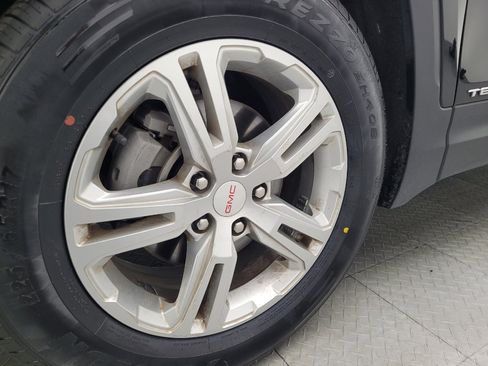 Used 2024 GMC Terrain SLE image 31