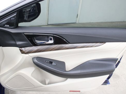 Used 2017 Nissan Maxima Platinum image 13