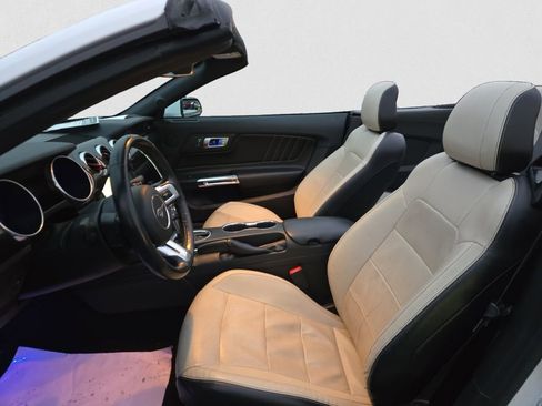 Used 2020 Ford Mustang Premium image 15