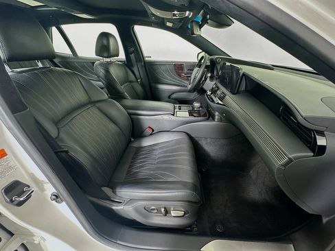 Used 2022 Lexus LS 500 w/ Interior Upgrade Package image 34