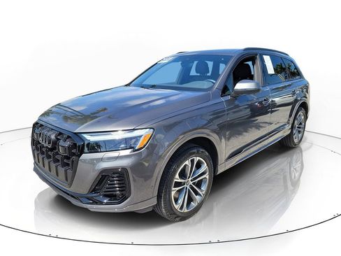 Used 2025 Audi Q7 2.0T Premium w/ Convenience Plus Package AWD/4WD image 2
