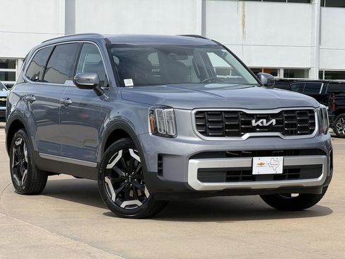 Used 2025 Kia Telluride S image 2
