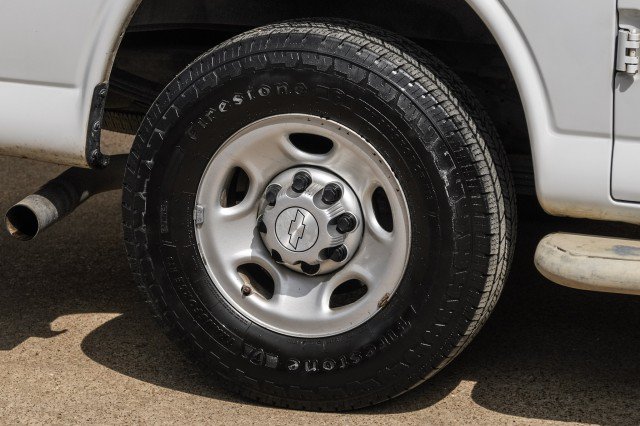 Used 2018 Chevrolet Express 2500 w/ Driver Convenience Package RWD image 39