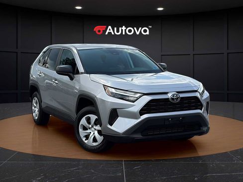 Used 2025 Toyota RAV4 LE AWD/4WD image 7
