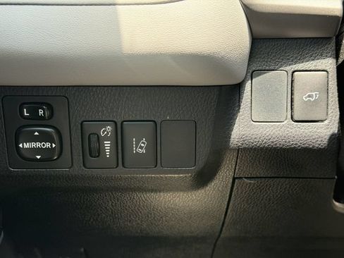Used 2016 Toyota RAV4 Limited FWD image 23