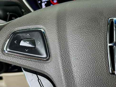 Used 2017 Lincoln MKX Select w/ Select Plus Package FWD image 11