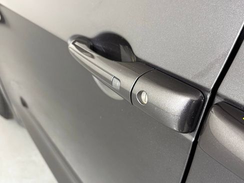 Used 2022 Chrysler Voyager LX FWD image 15