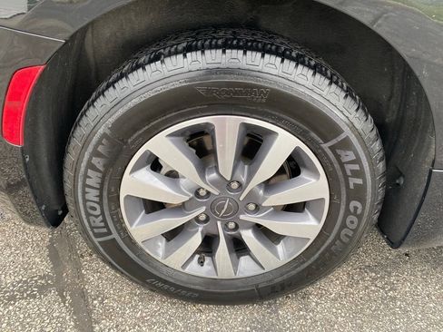 Used 2023 Chrysler Pacifica Touring-L FWD image 28