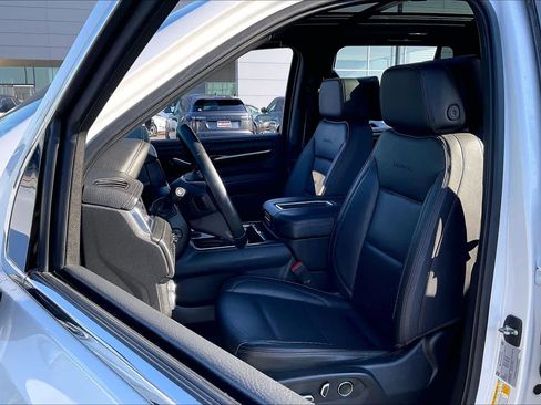 Used 2023 GMC Yukon Denali image 28