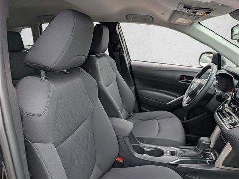 Certified 2022 Toyota Corolla Cross LE image 17