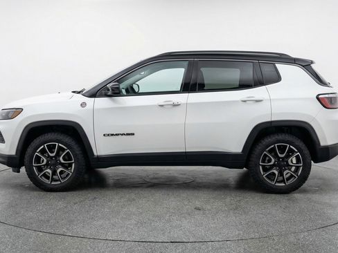 Used 2025 Jeep Compass Trailhawk AWD/4WD image 5