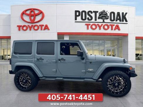 Used 2015 Jeep Wrangler Unlimited Sahara w/ Connectivity Group AWD/4WD image 6