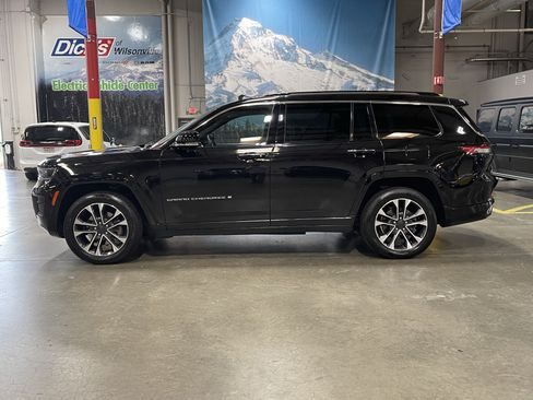 Used 2021 Jeep Grand Cherokee L Overland w/ Luxury Tech Group IV AWD/4WD image 2