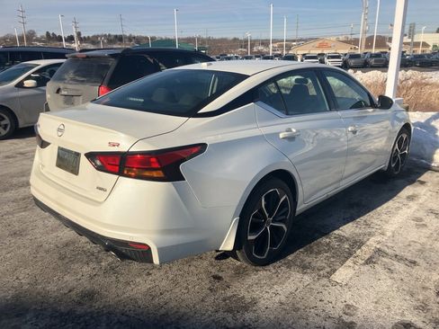 Used 2024 Nissan Altima 2.5 SR w/ SR Premium Package image 3