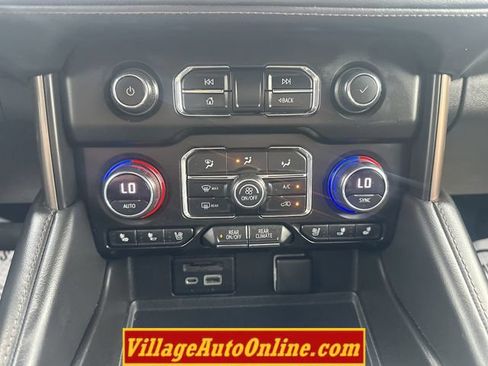Used 2021 Chevrolet Suburban High Country w/ Premium Package AWD/4WD image 27
