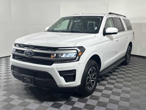Used 2024 Ford Expedition Max XLT image 3