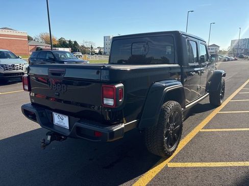 Used 2024 Jeep Gladiator Sport image 8