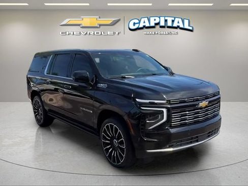Used 2025 Chevrolet Suburban High Country AWD/4WD image 8