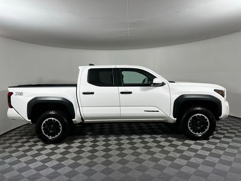 Certified 2024 Toyota Tacoma TRD Off-Road image 4