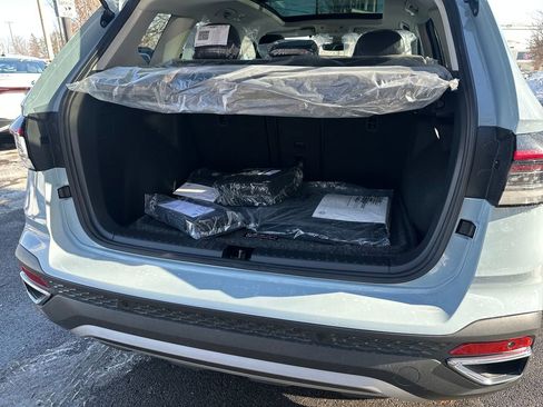 New 2026 Volkswagen Taos SE image 15