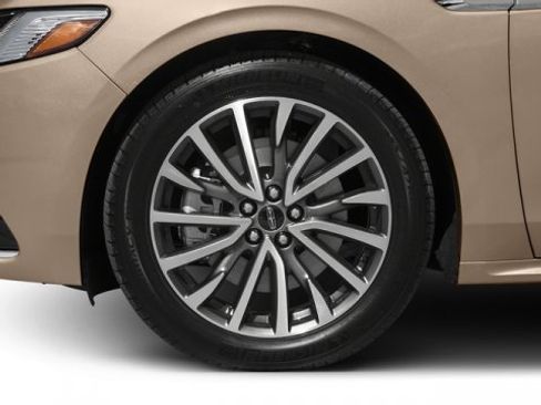 Used 2017 Lincoln Continental Select image 11