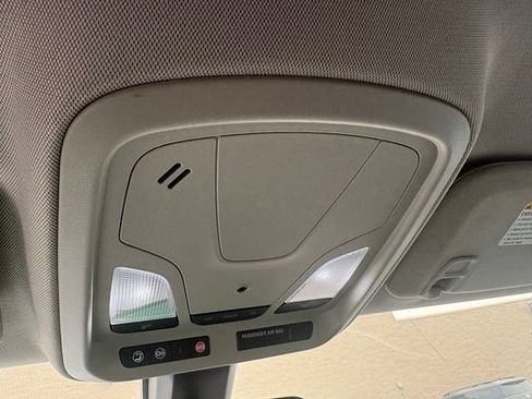 Used 2019 Chevrolet Impala LT FWD image 15