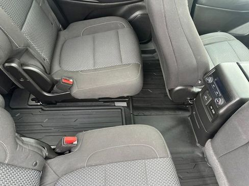 Used 2022 GMC Acadia SLE w/ Driver Convenience Package image 30