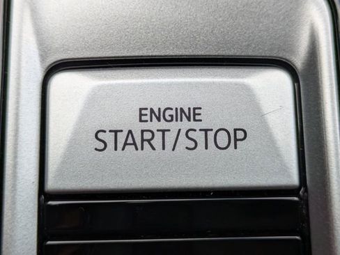 Certified 2025 Volkswagen Atlas Peak Edition SE image 32