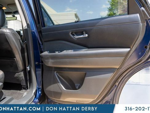 Used 2023 Nissan Pathfinder SL AWD/4WD image 23