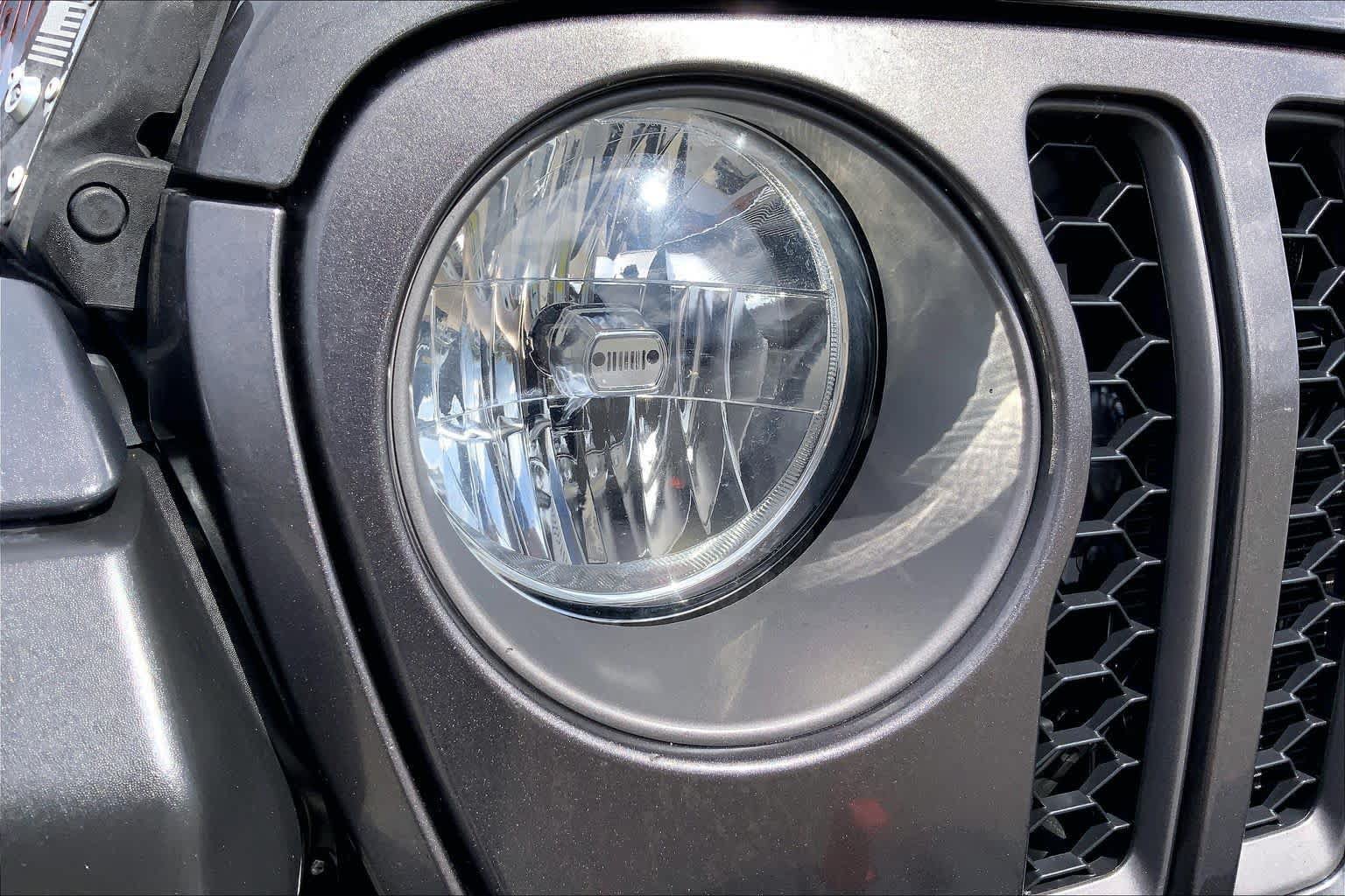 Used 2022 Jeep Gladiator Mojave w/ Dual Top Group AWD/4WD image 27