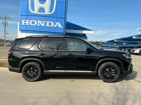 New 2025 Honda Pilot Touring image 2